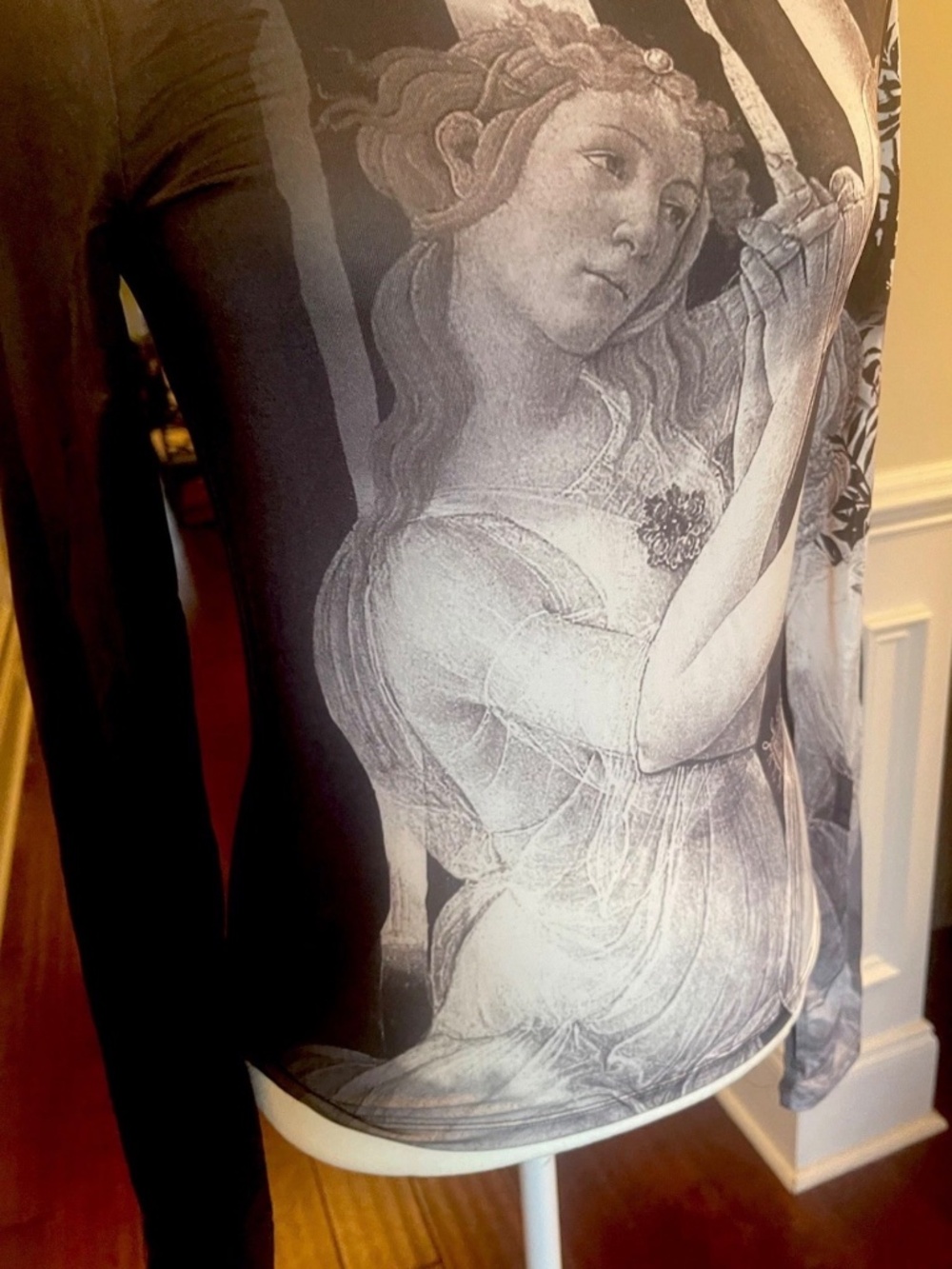 Alice & Olivia Delaina Mock T-neck Renaissance Fresco Body Con Top Size Med NWT - Picture 12 of 14